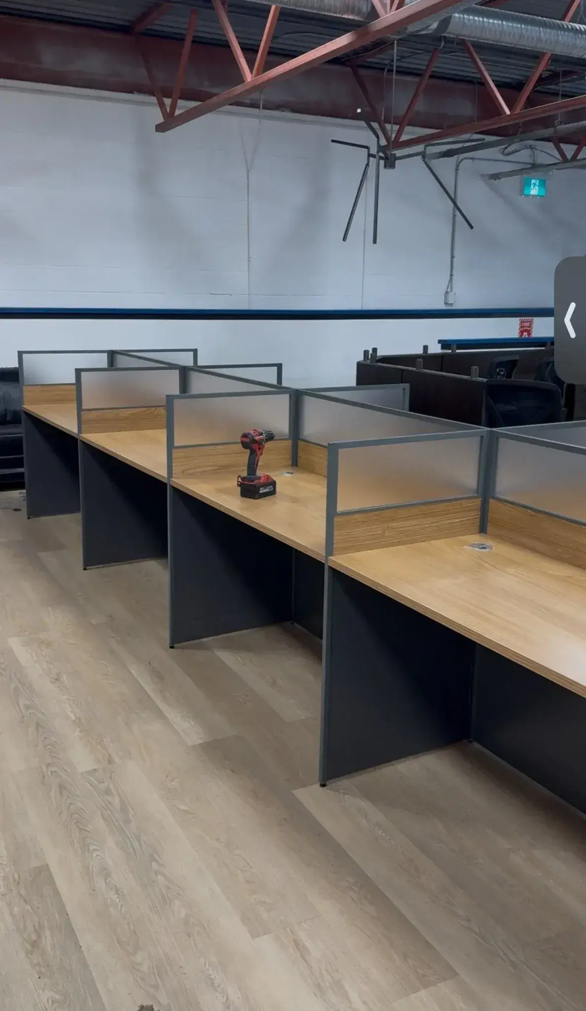 Commercial & Business Assembly — Montage Mobilier in Montreal